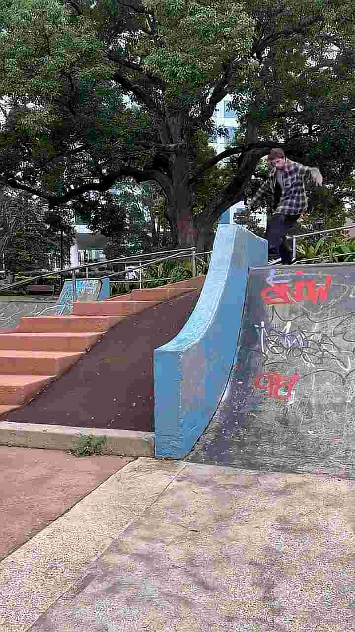 Skater fails, hurts himself then succeeds